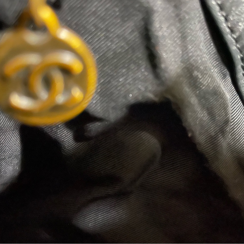 Vintage lamb skin leather Authentic Chanel tote - Picture 7 of 15
